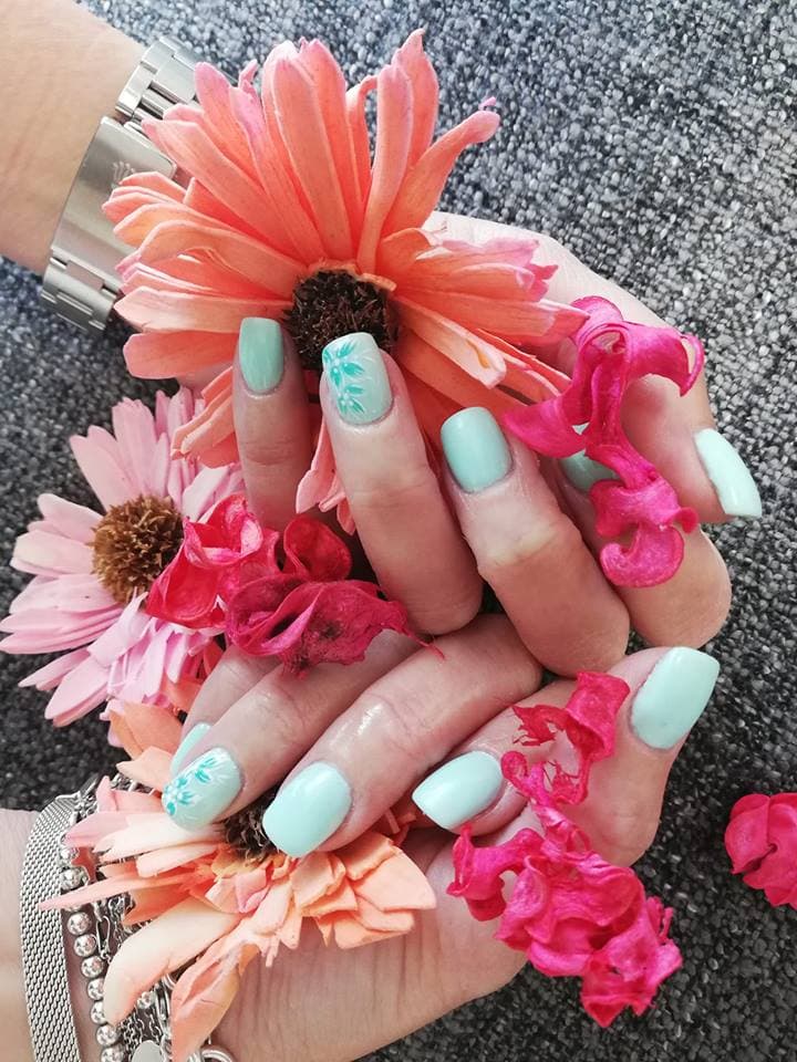 Manicure unghie colori primavera