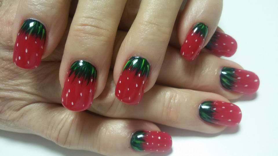 Manicure unghie fragole