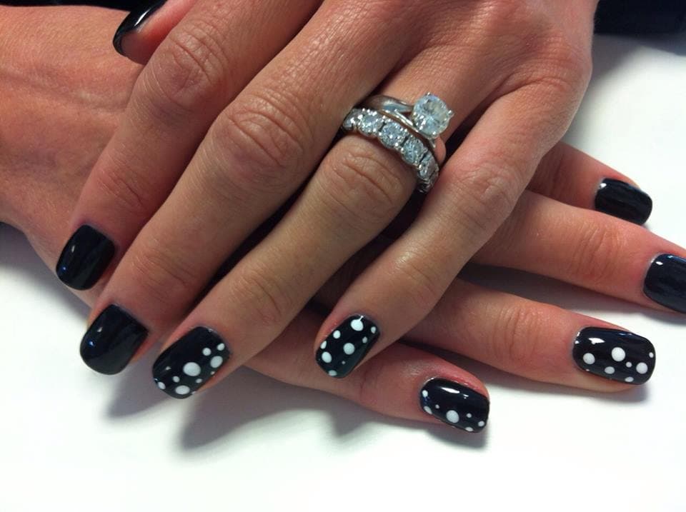 Manicure unghie pois